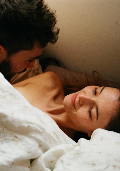 聪明的女人都是怎样生活的? 1.玩归玩,闹归闹,一定不拍亲密照. 2