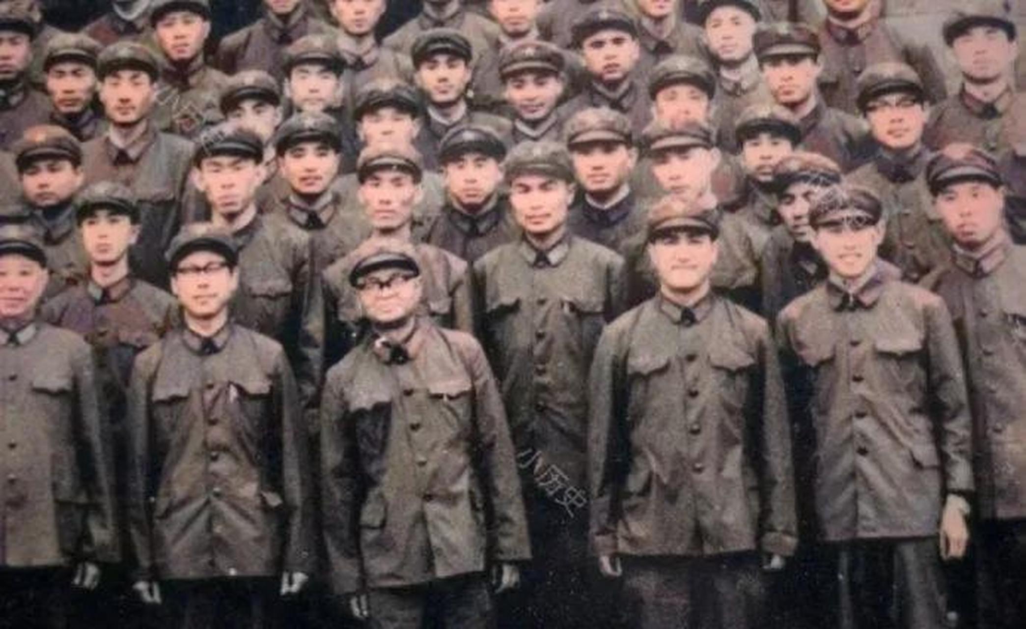 领动计划# 50年代,"哈儿将军"范绍增,一张罕见的老照片.