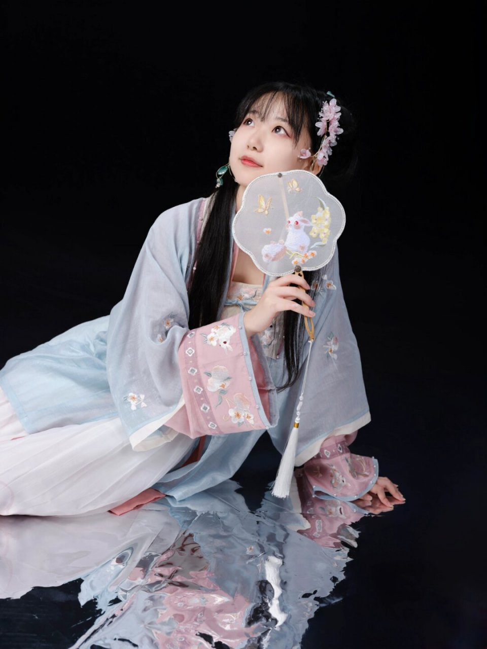 团扇拍照动作  这里有一组古风团扇的动作供大家分享.