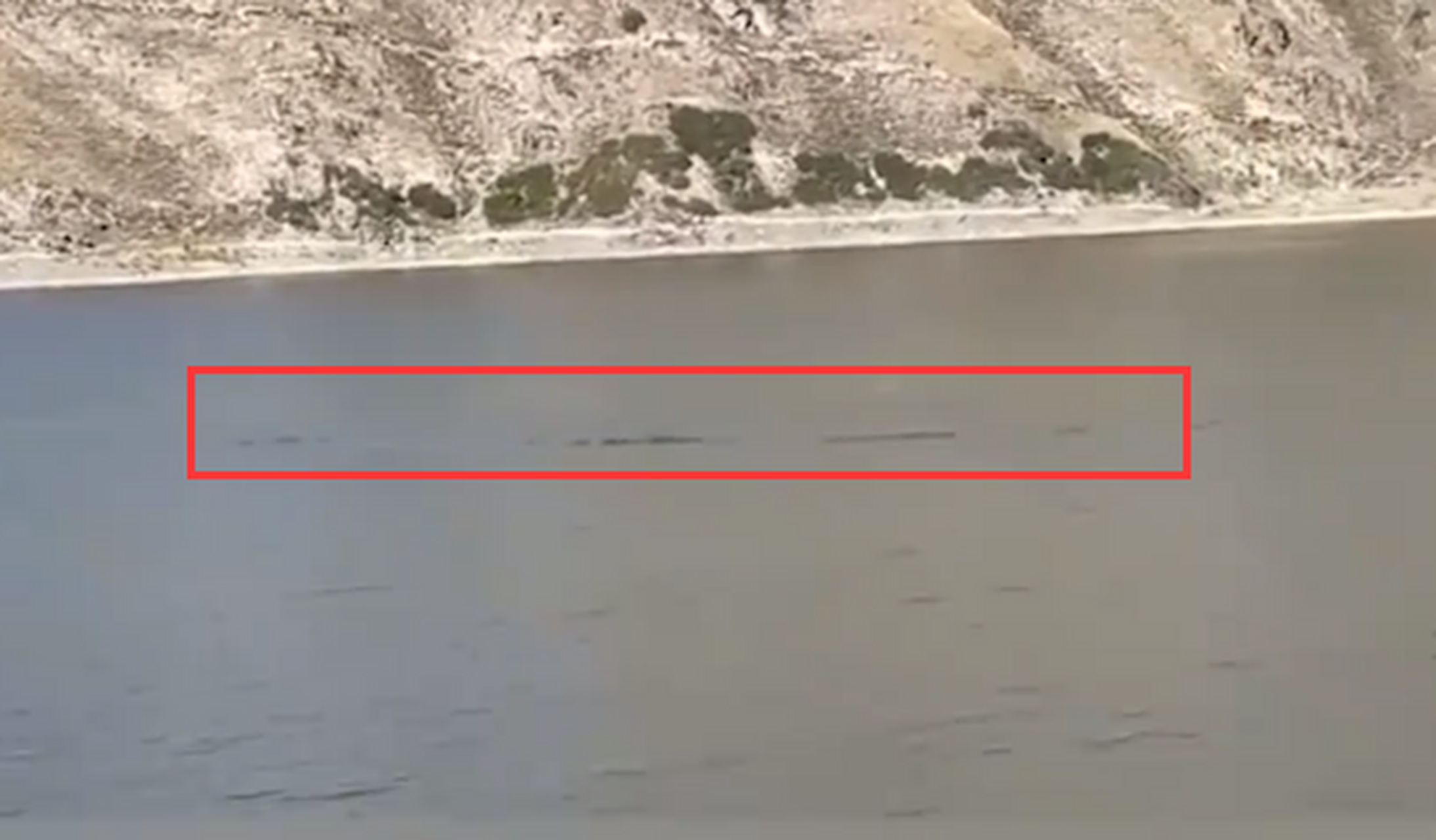 新疆天山天池水怪视频