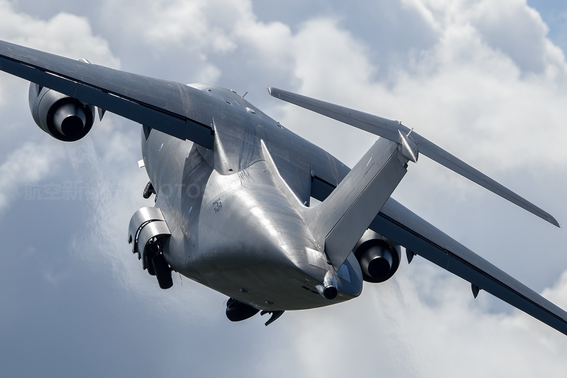 航空新视野#  乌克兰航空工业研制生产的安-178运输机,如今俄罗斯