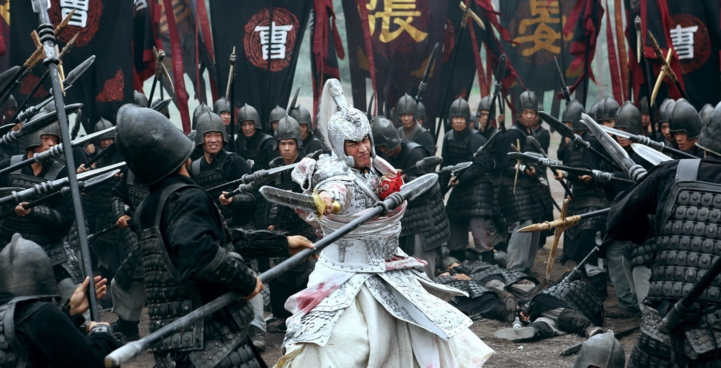 在乱世中崛起的赵子龙,身世贫寒,却胸怀壮志.