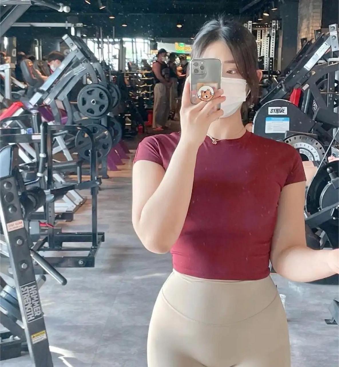 健身房里的男男女女都喜欢自拍吗?