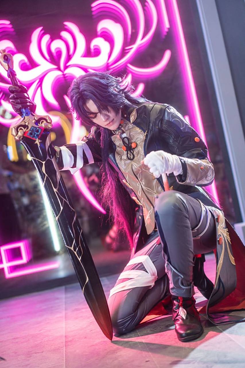 卡琳娜在崩铁展台cos刃,这效果真绝了!#你好动画人