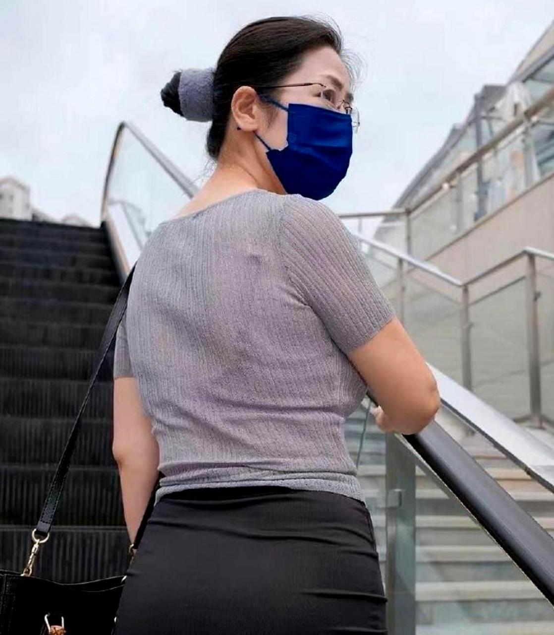 王丽莎是鼻祖级网红之一,与芙蓉姐姐同期活跃于微博时代,当时还没有