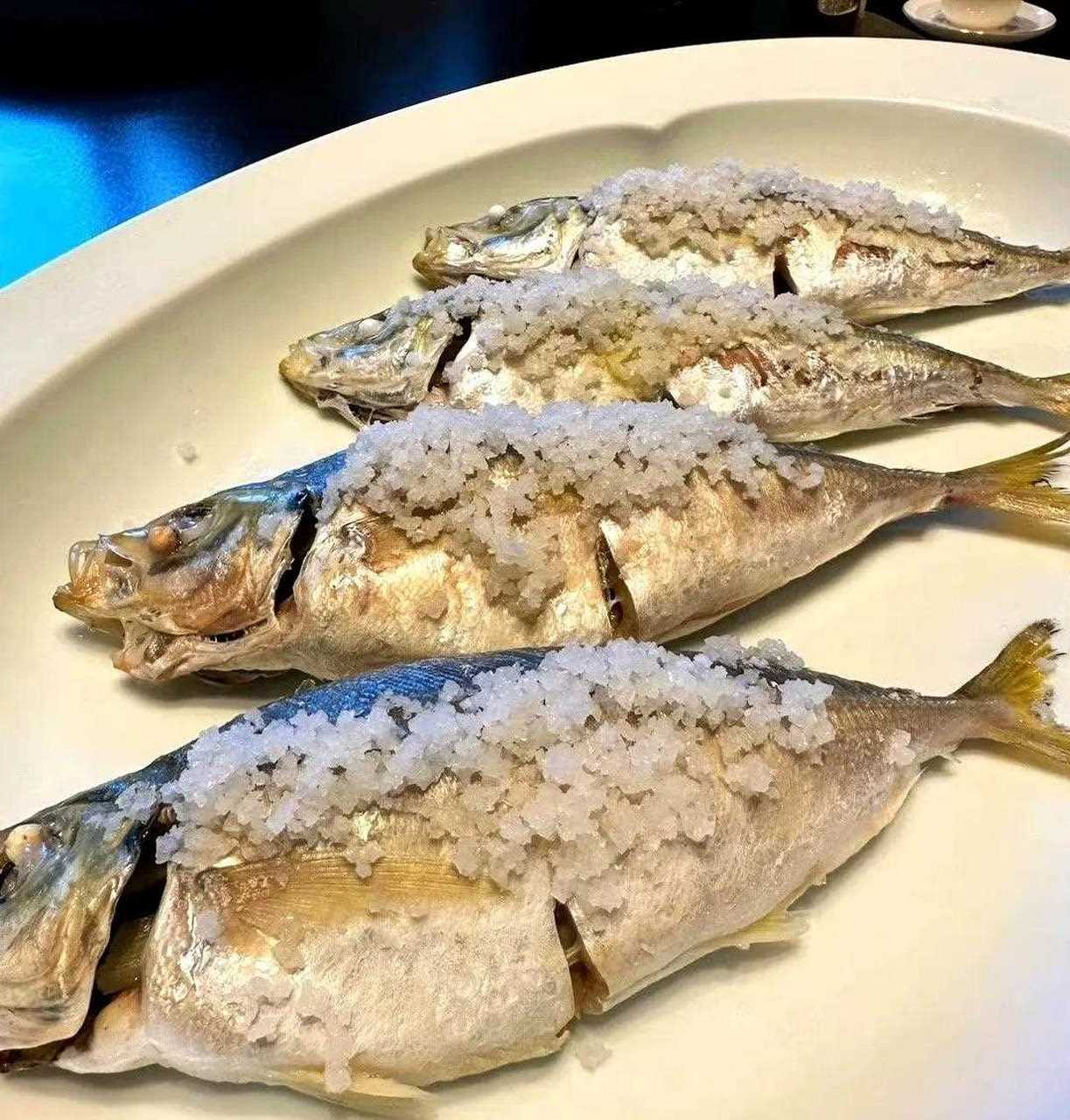 福建美食分享～～～ 盐焗巴浪鱼,干蒸河田鸡,五香卷, 捞汁油蛤,红蟳