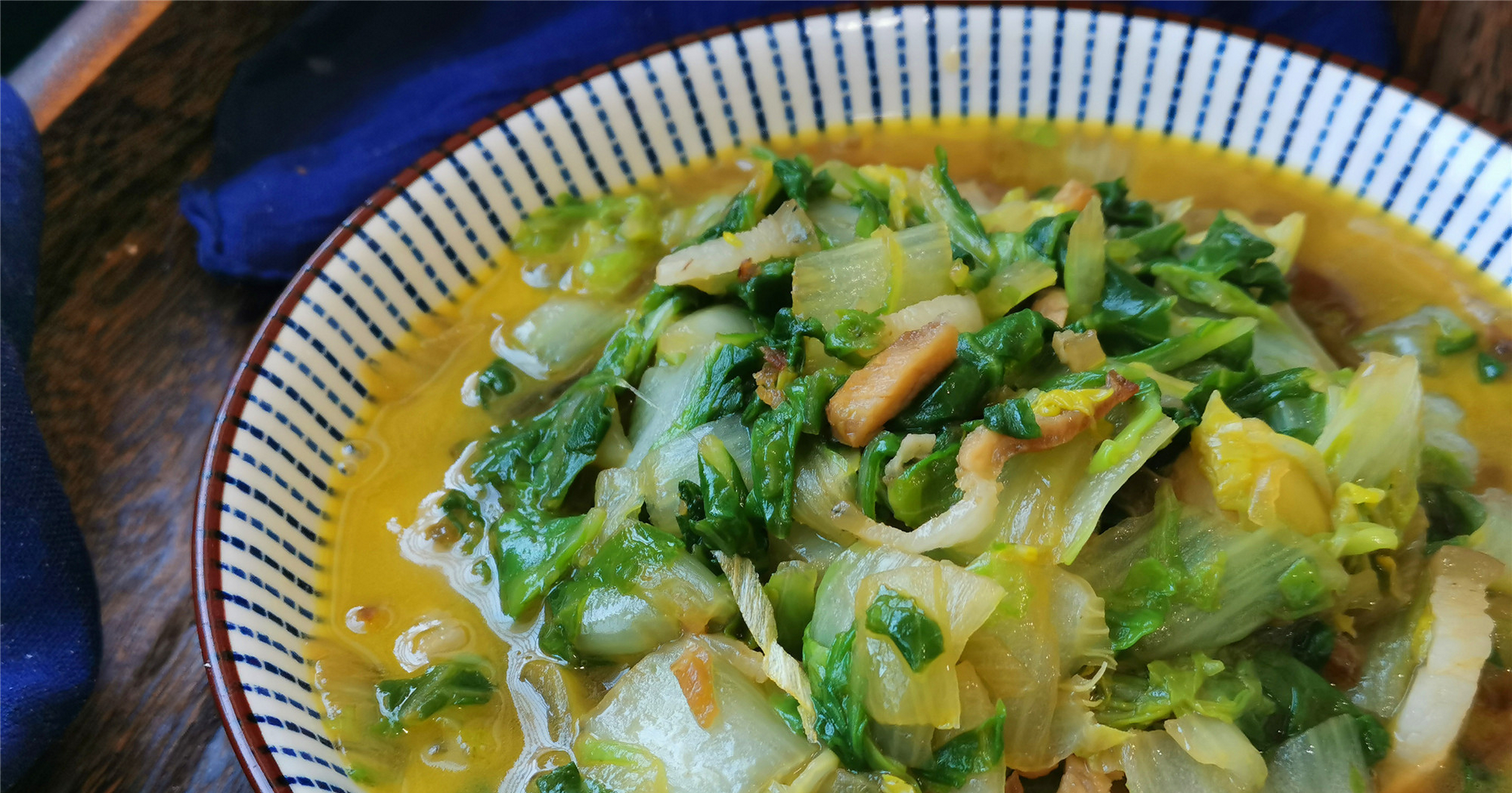 都爱吃的奶油小白菜,这菜2块钱一斤便宜,回家加些肉丝炒一炒特下饭