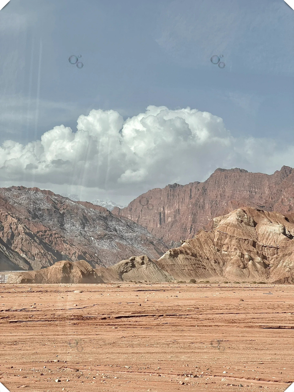 废土末世风山脉  南疆温宿大峡谷  温宿大峡谷,别开生面的废土风景.
