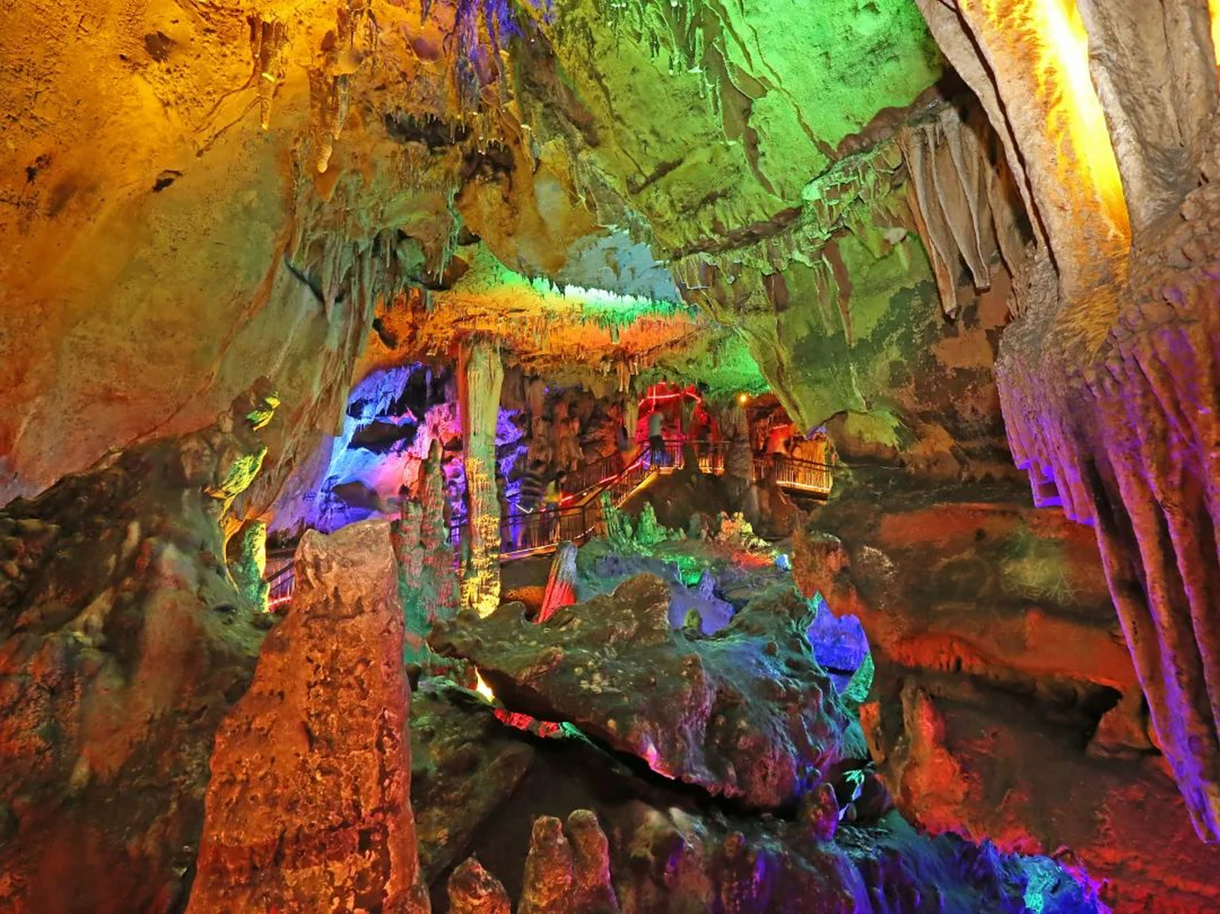 安哈彝寨的仙人洞:是一个神秘又令人惊叹的地方,这个喀斯特溶洞可真是