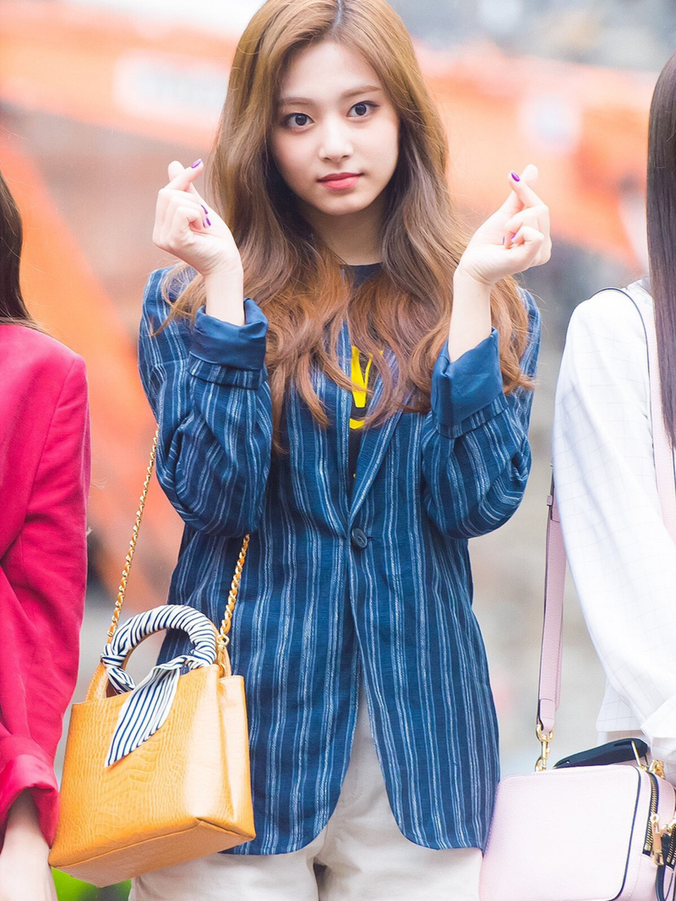 周子瑜私服穿搭 周子瑜的颜值在韩国特别吃得开 安静清纯的美貌 在