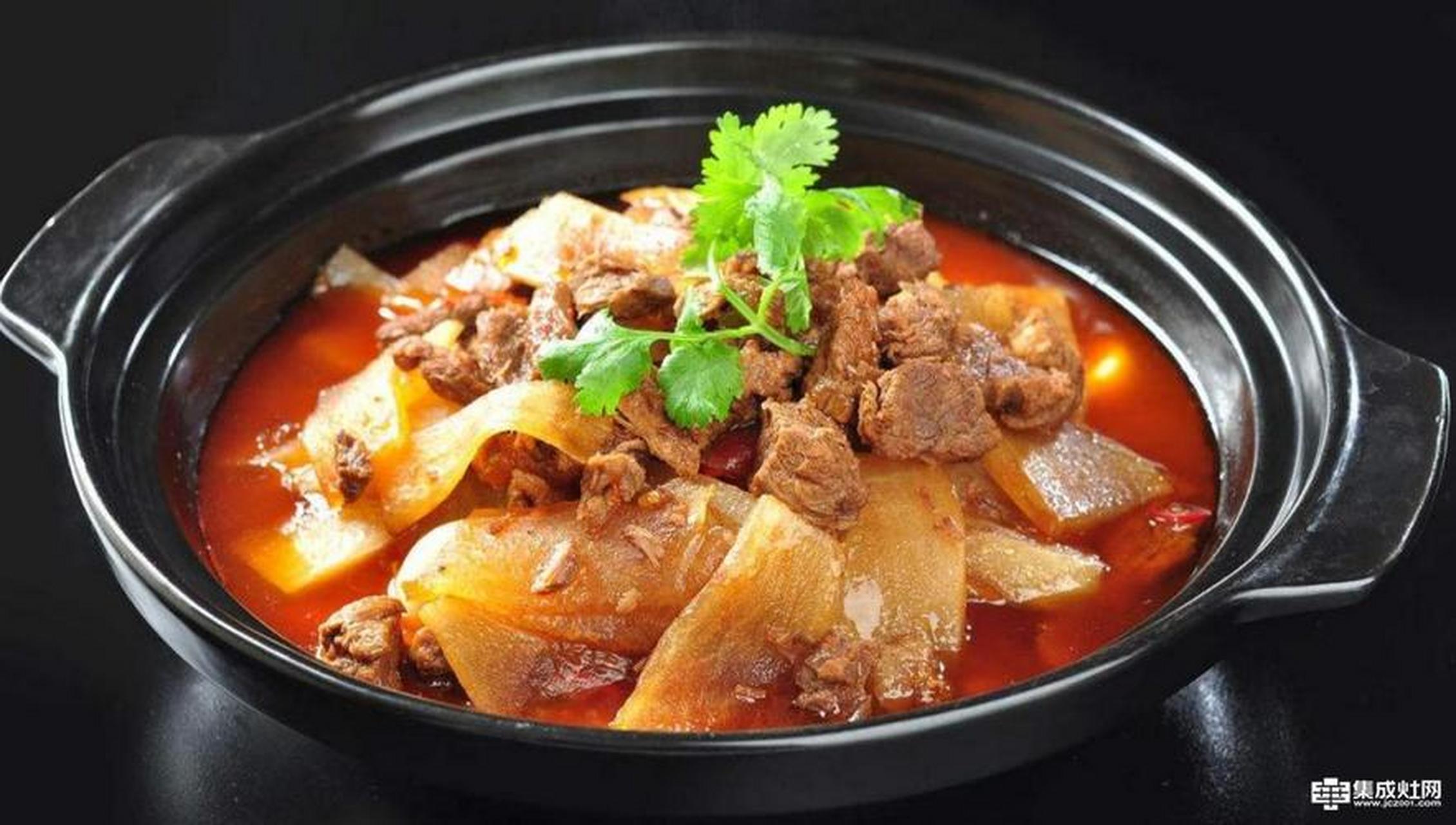 以下是一种可能的制作方法:  99牛腩炖萝卜  99材料: 牛肉腩:适量