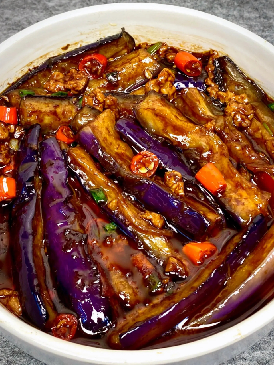 红烧肉末茄子,酱香浓郁,茄子软烂入味!