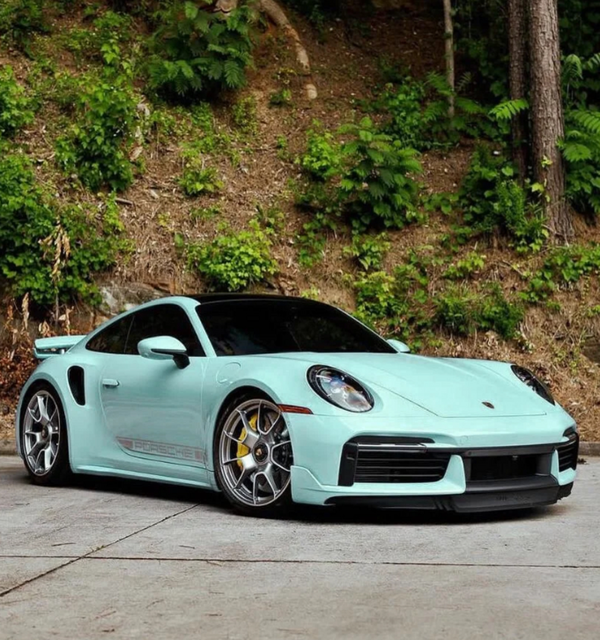 奶油薄荷保时捷,尽显纯欲风情 保时捷911推出奶油薄荷新配色,蓝绿色调