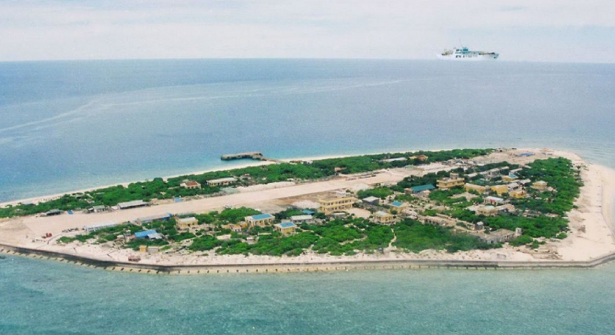 菲律宾海警船企图闯入仁爱礁,中国海警果断出手,使其无功而返!近日,一