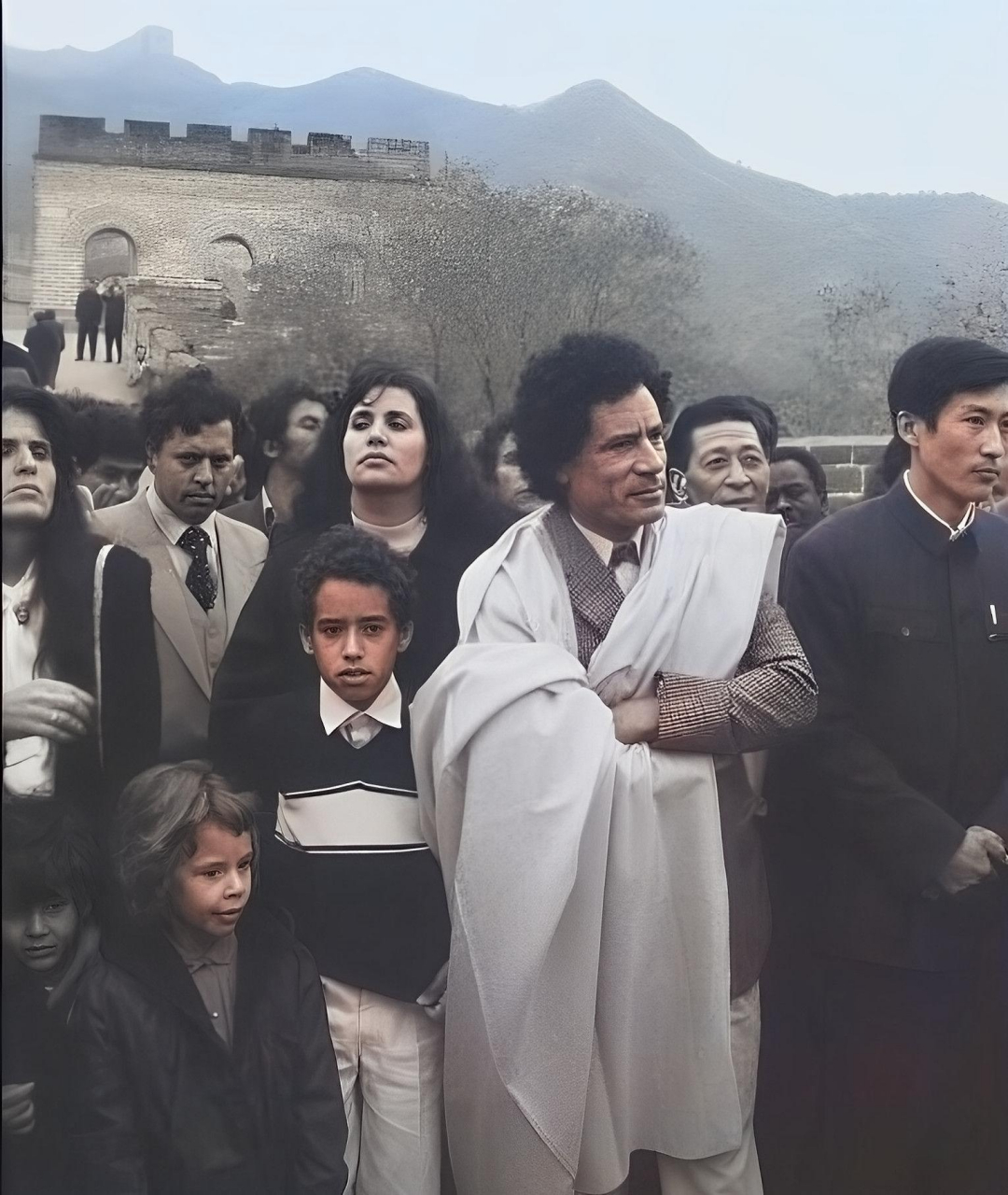 卡扎菲访华老照片:访问八达岭长城!这张照片拍摄于40年前,1982年10月!