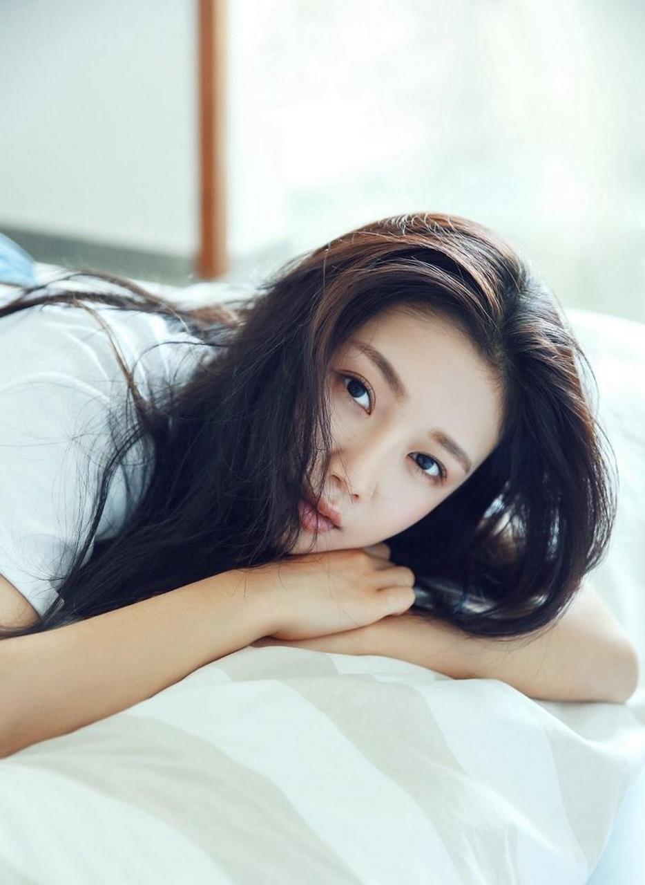 94年四川成都女演员陈娅安,"最美举牌女生" 94年四川成都女演员陈娅安