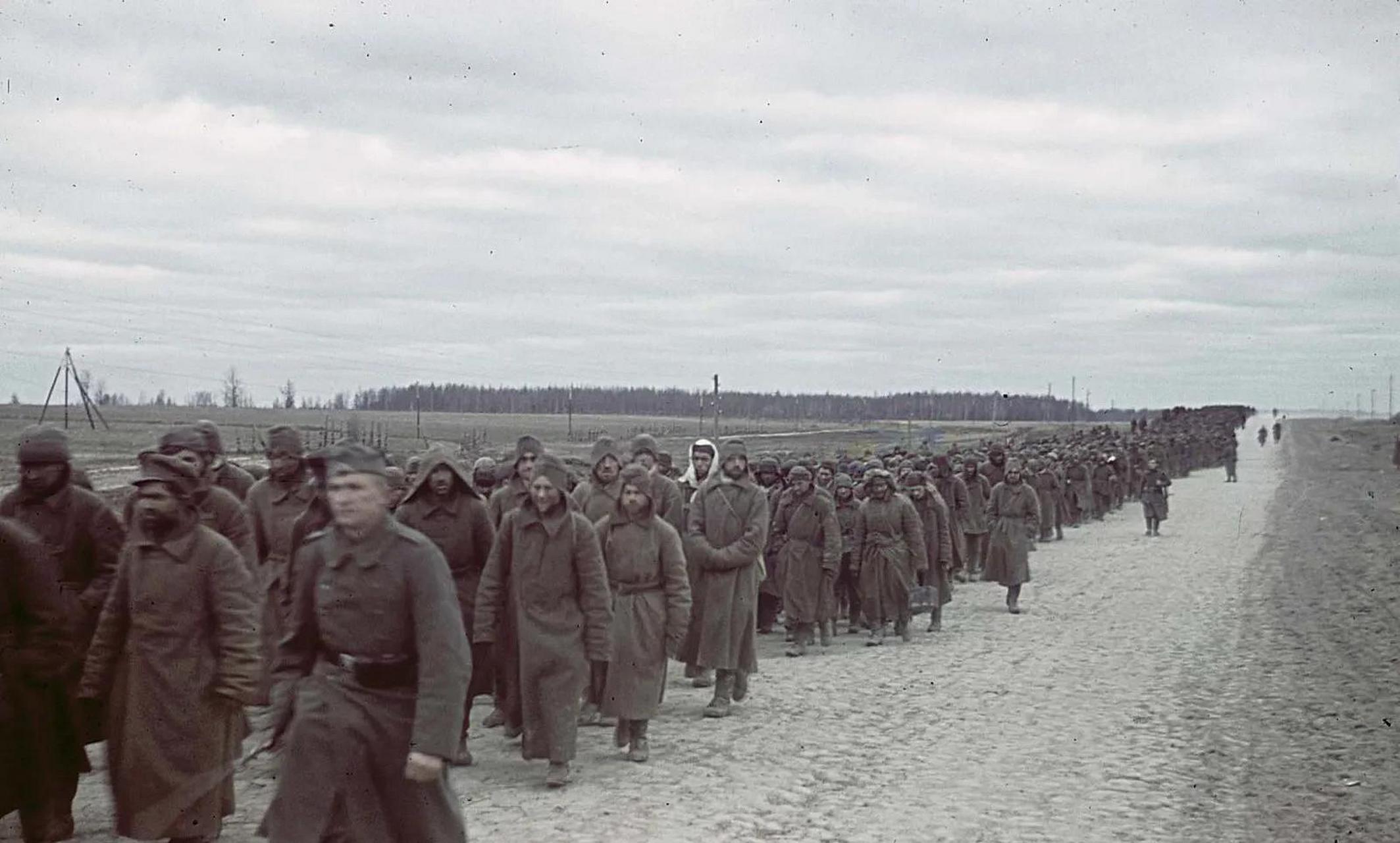 领动计划# 1941年11月,斯摩棱斯克格扎茨克,列队走向战俘营的大量