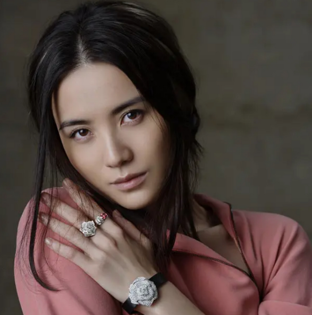 《好奇心害死猫》:自带神秘气息的艺人宋佳