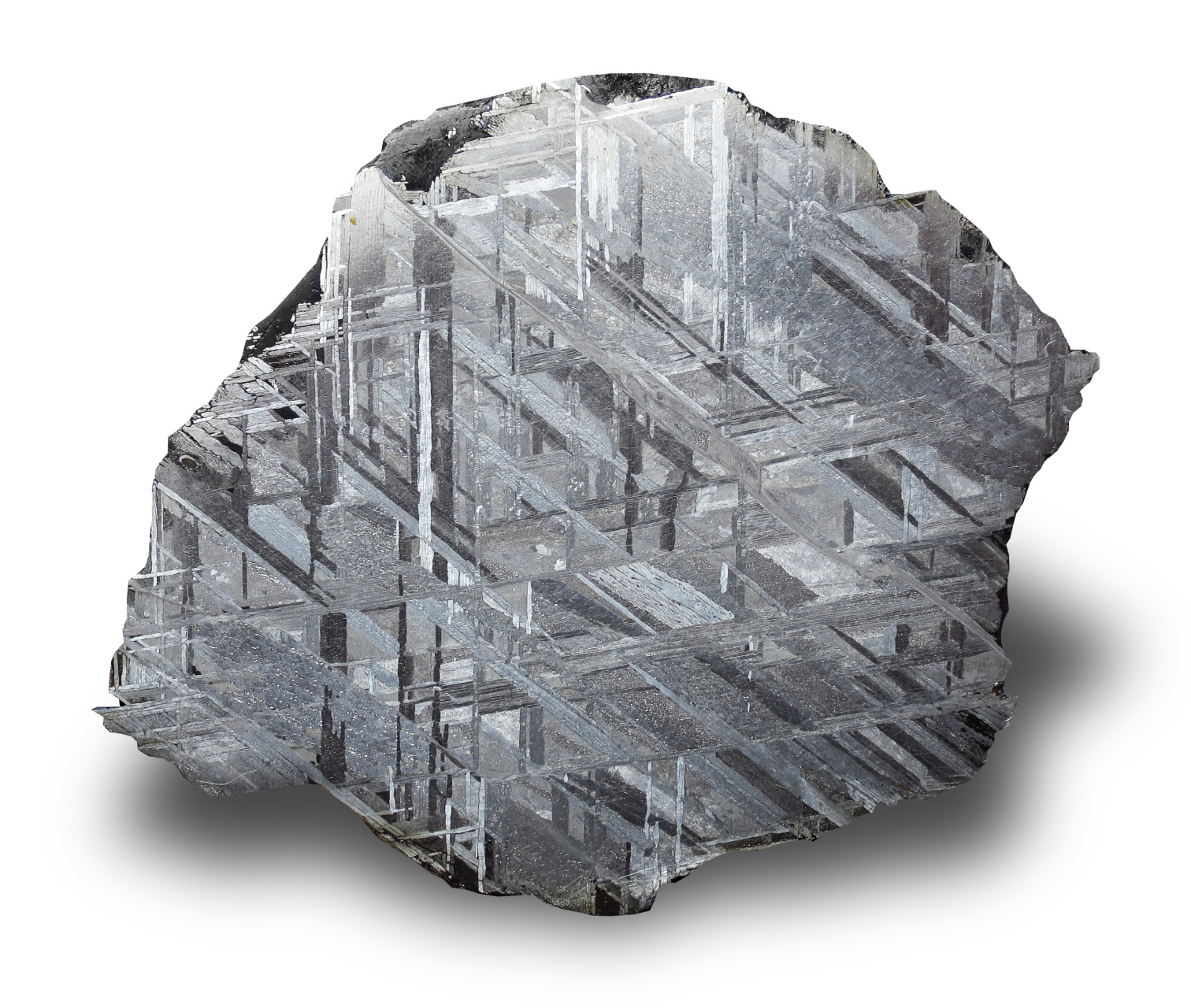 分享一下瑞典m铁陨石美丽的切片,m铁陨石坠落地球的时间是100万年前