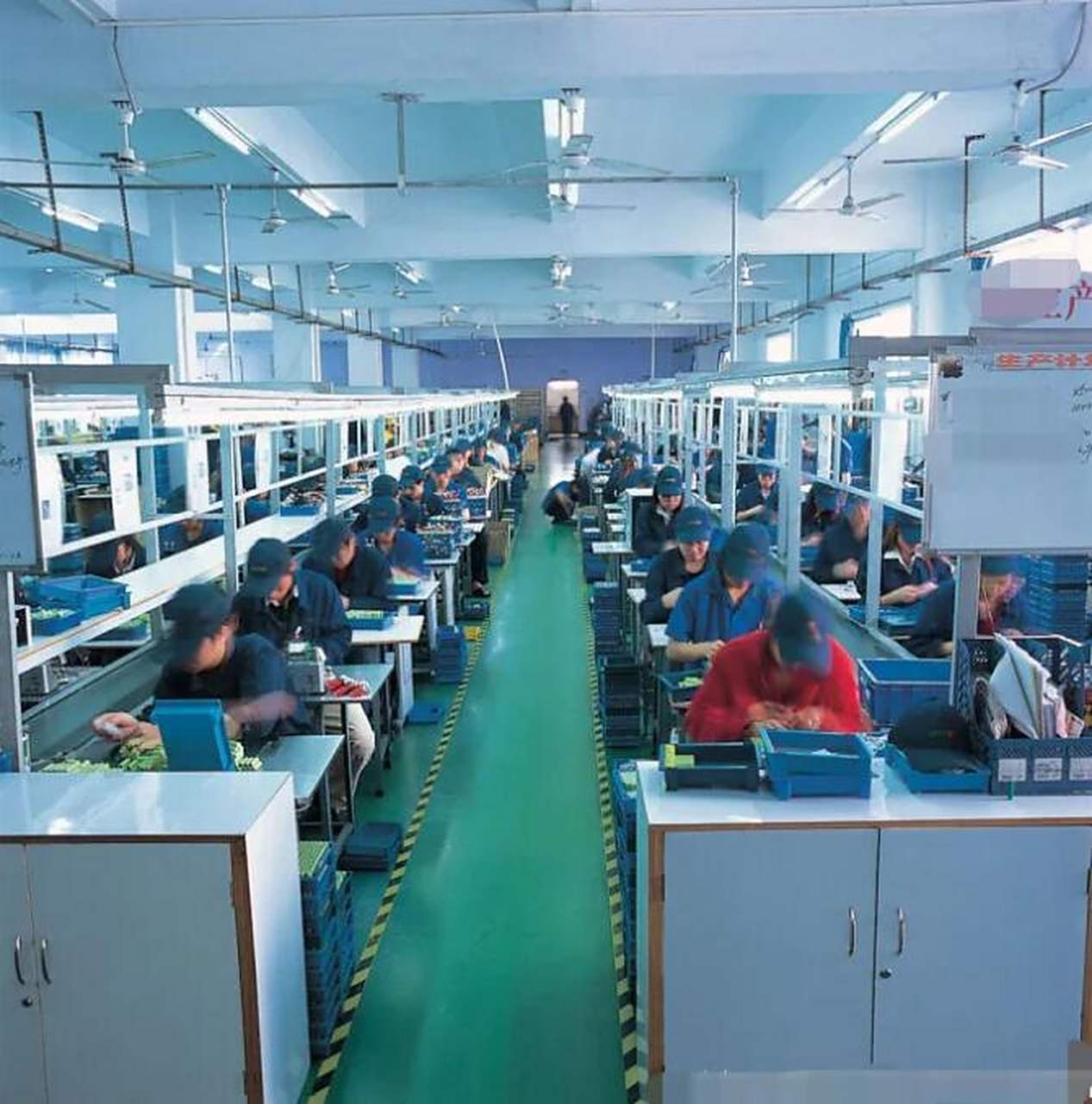 堂姐20岁的儿子,在东莞一家台资工厂上班,工资4500元,做了不到1个月就