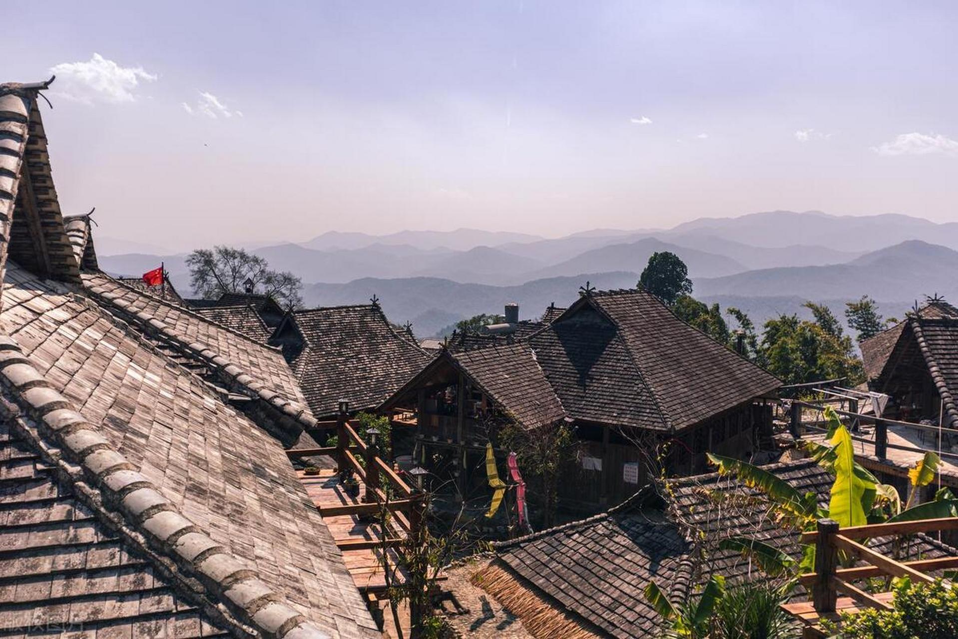 翁基古寨丨景迈山云海中的千年古寨 翁基古寨是景迈山古茶林文化景观