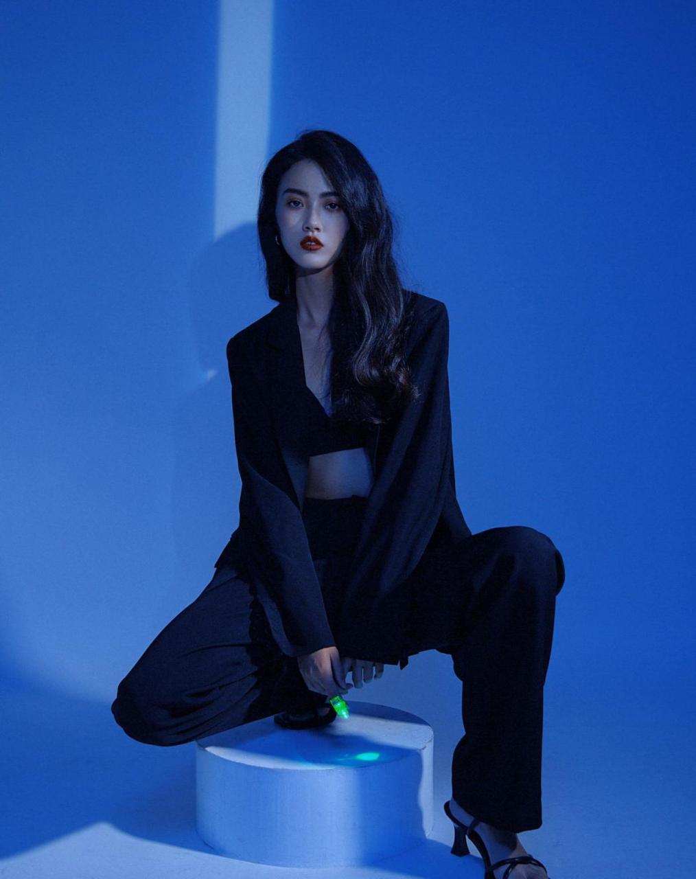 超a冷淡风御姐写真,诠释了性感和浪漫