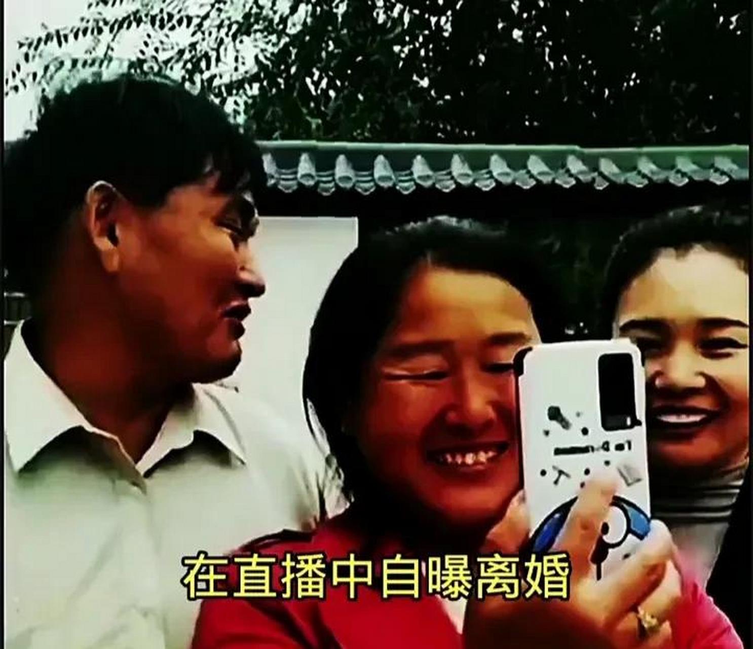 袁庆常年在山东朱楼村工作,经常和大衣哥一起搭档演出,忽略了在河南