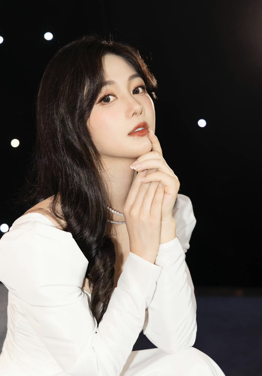 陈烁 白色连衣裙好美啊#陈烁