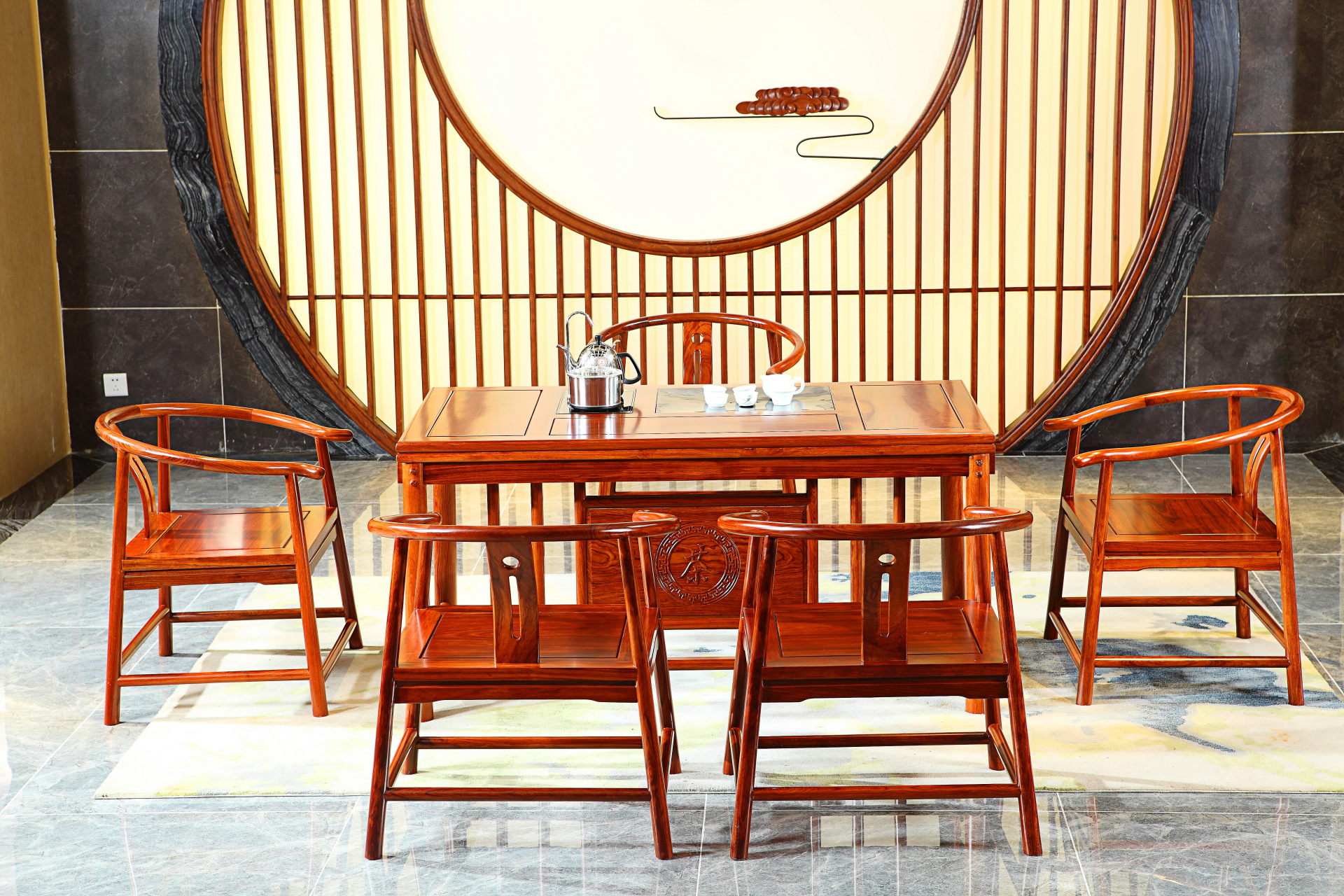 乐从红木品牌#  巴花被誉为"非洲树王", 最大的特点就是其径级大,板