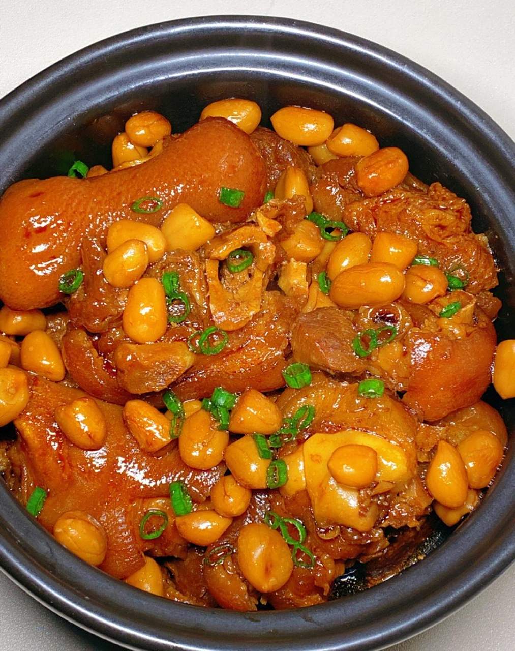 花生焖猪蹄[樱花]软烂入味,巨下饭巨好吃[樱花]         每天学会一道