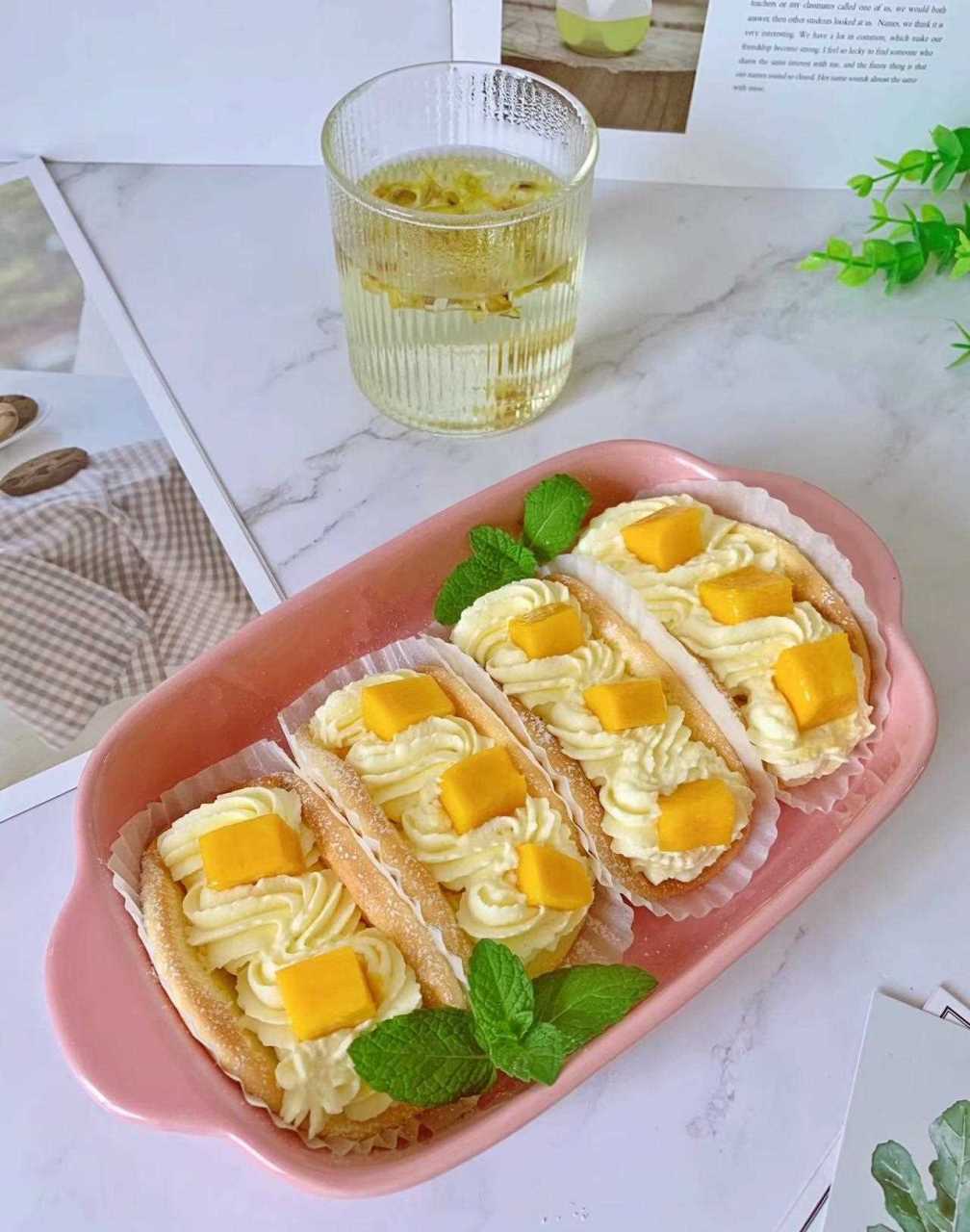 芒果抱抱卷,超好吃,一口下去有蛋糕有水果还有奶油,口感丰富超好吃