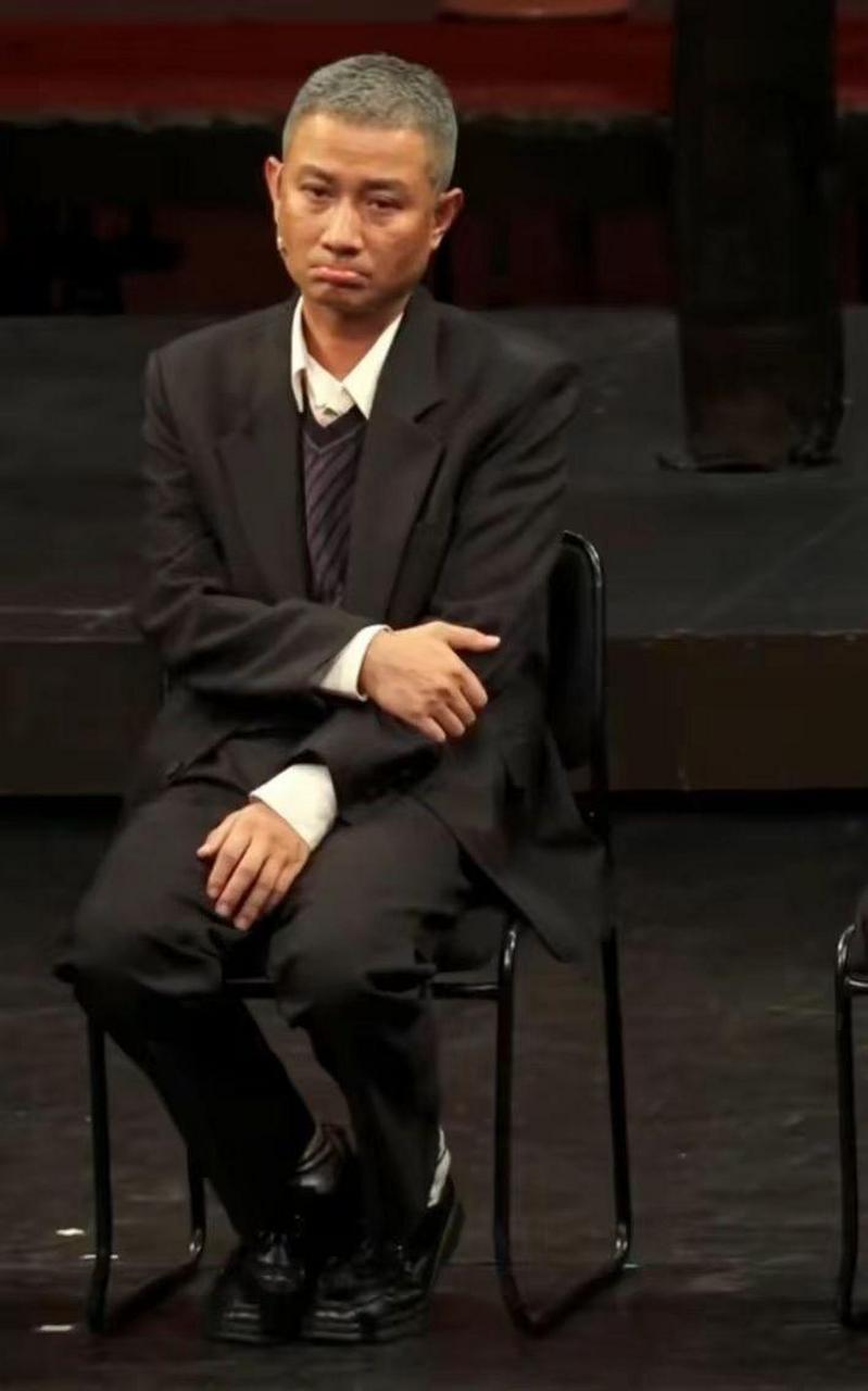 没想到,才38岁的他这状态却十分令人意外,不仅满头