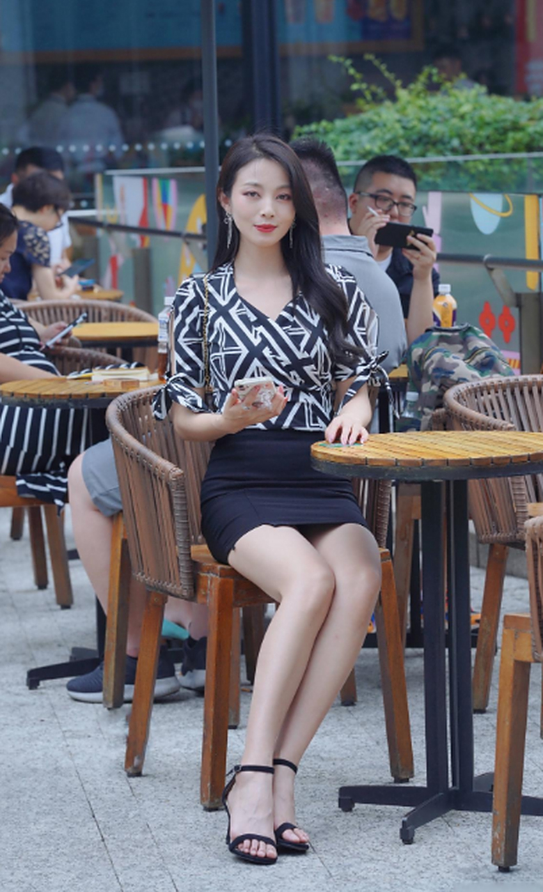 冷艳极品御姐,又出来撩汉了