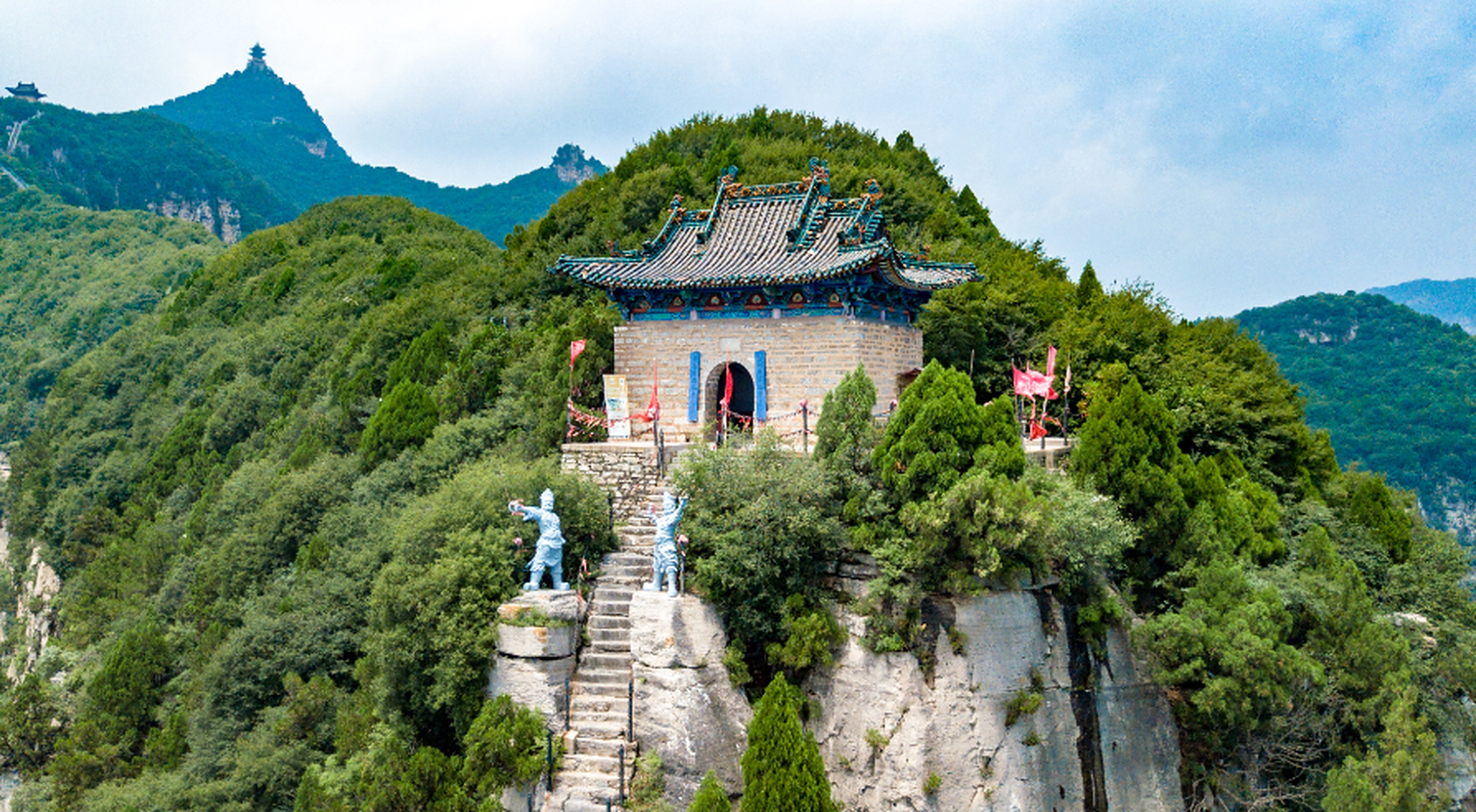 避暑云丘山,住神仙曾住过的地方  今年这才刚入夏,全国各地已是"一片