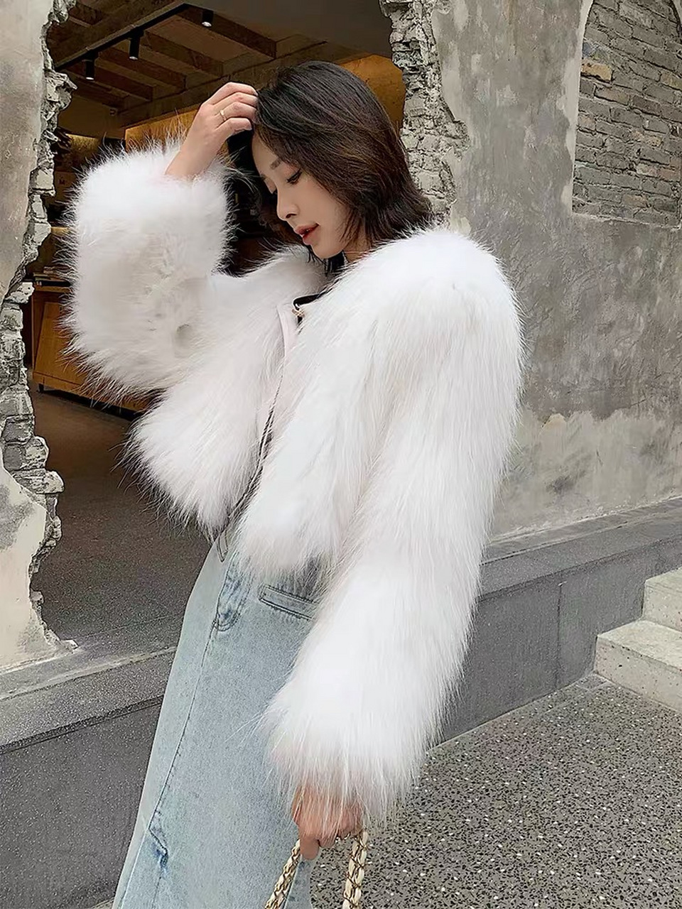 在目前#皮草# 行业当中,我们亨帝诗作为全新的行业引领者,我们在不断