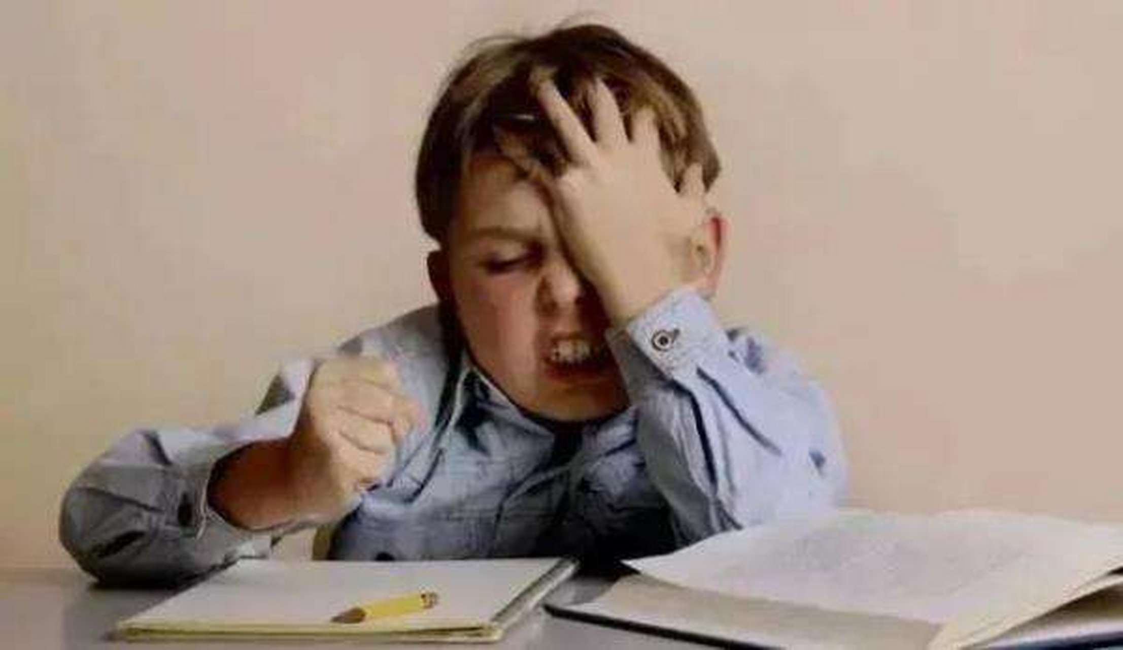 现在的小学生,学业负担都比较重