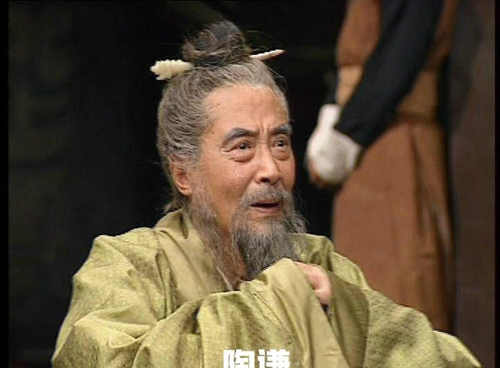 194年,曹操出任兖州牧,扬眉吐气的他写信给父亲曹嵩:"儿子已经扬名立