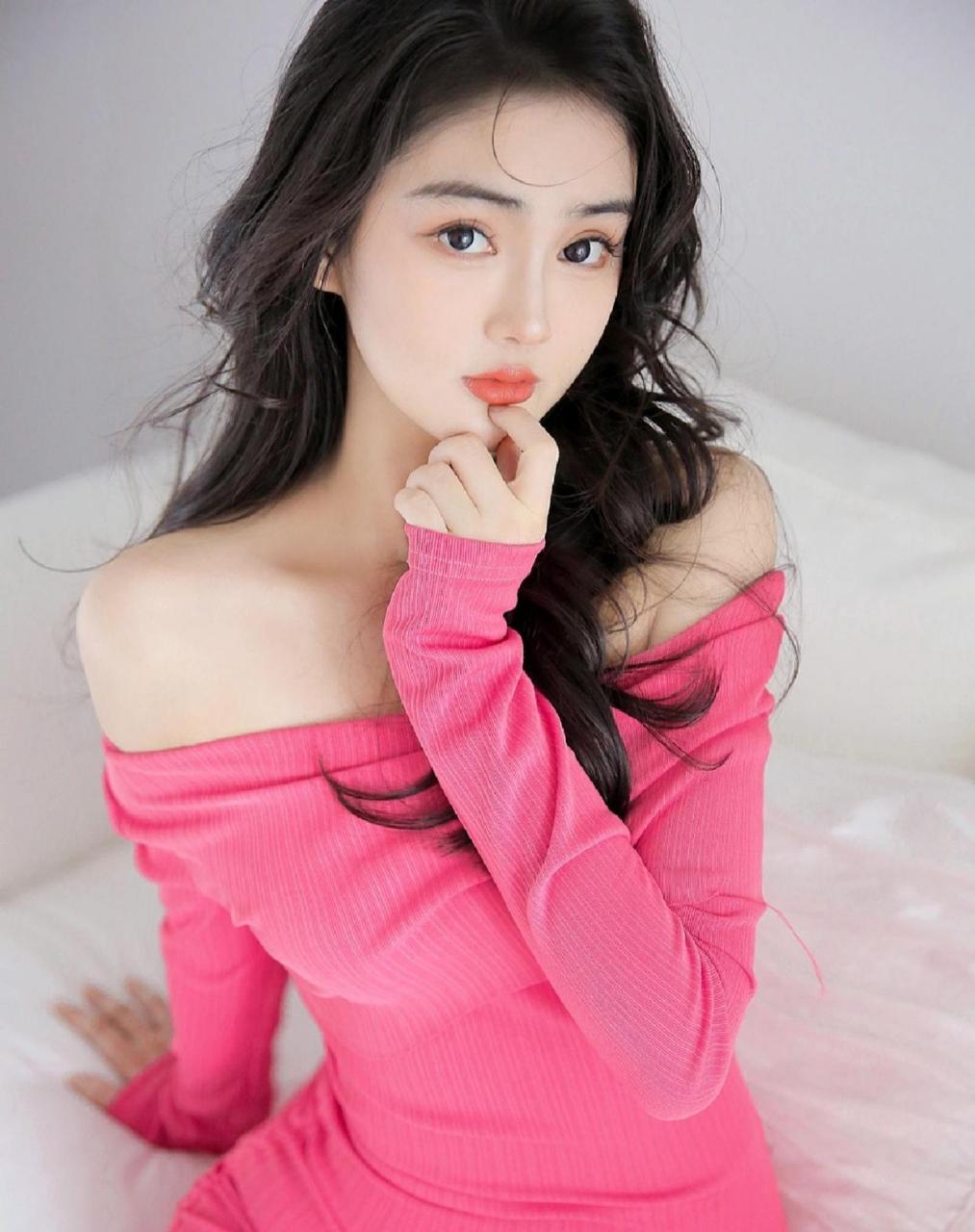 纯欲风居家女友系写真,粉粉人间水蜜桃