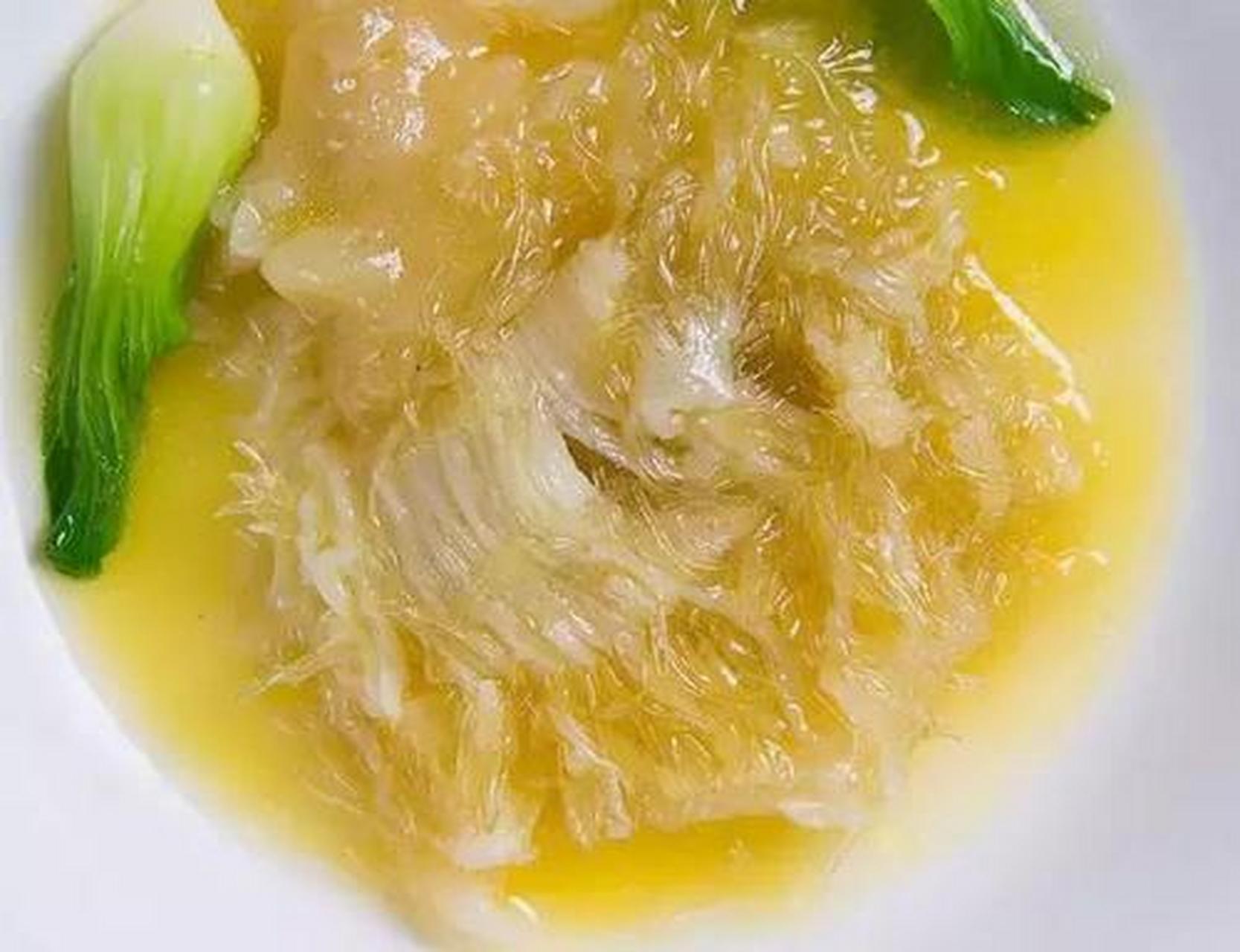 祖庵鱼翅,在湘菜里面这道菜还有一个别称非常好听,叫做红煨鱼翅