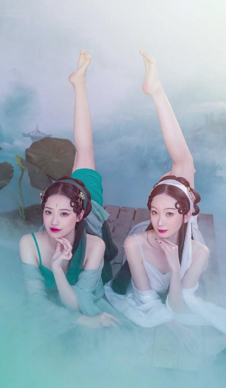 超仙的青蛇闺蜜写真,额角的碎发更显妖娆,一青一白,优雅清纯又妩媚