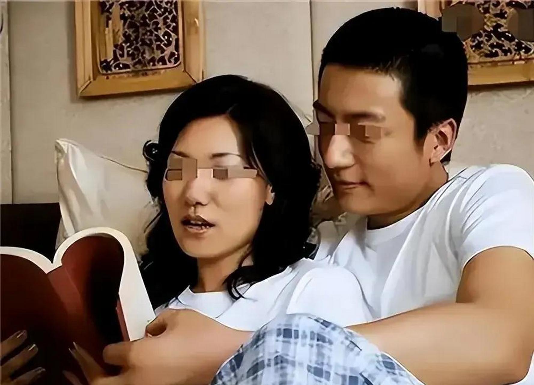 40岁女子出轨儿子同学,两人相见恨晚多次发生关系性,为了长相厮守