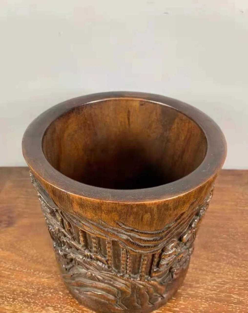 典藏～草花梨木雕刻笔筒 ,尺寸直径16 高17厘米