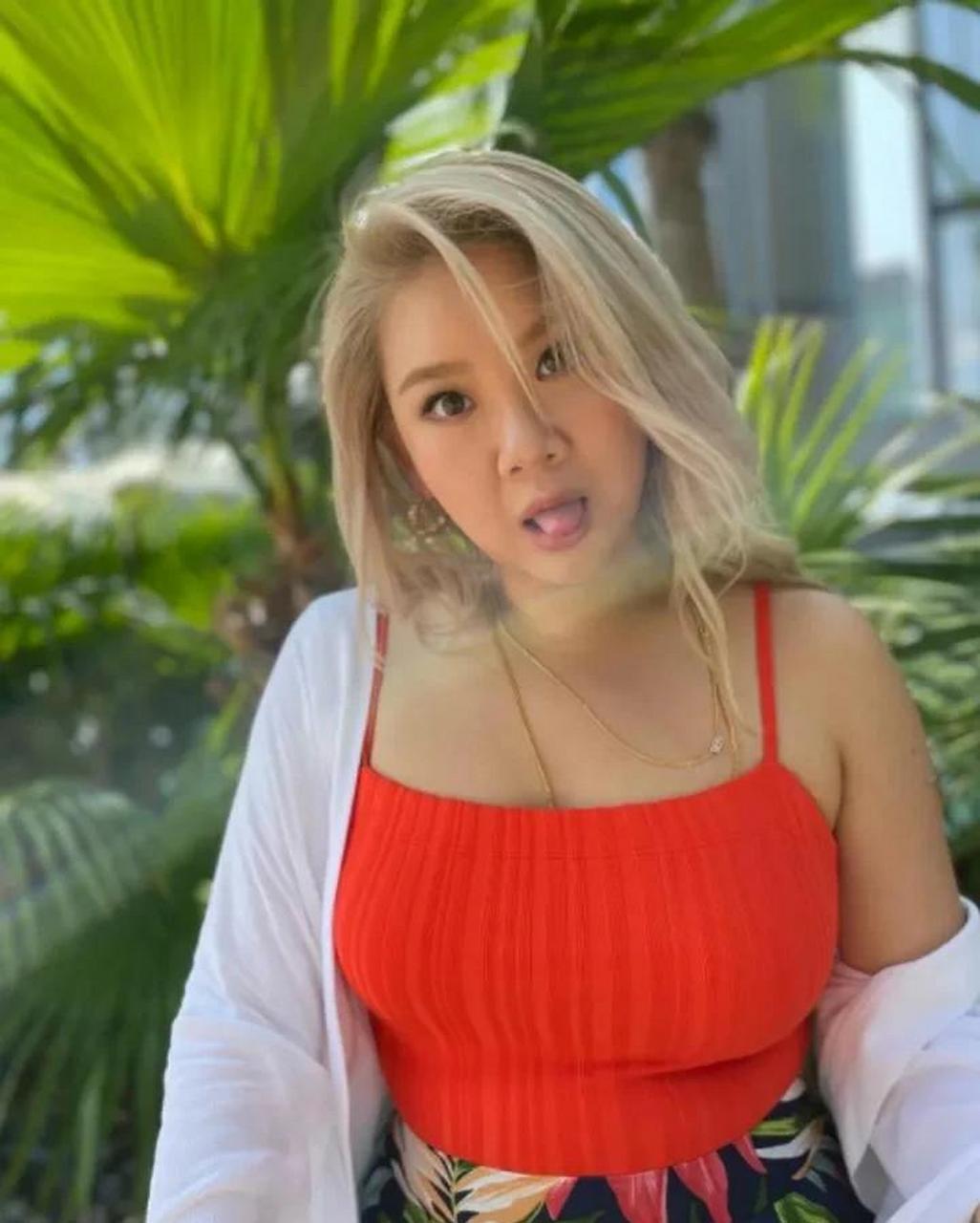 领动计划# 香港著名女星郑欣宜和同父异母妹妹郑咏恩的合照,两人都