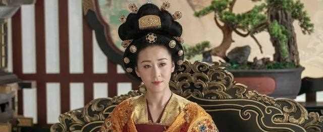 "李世民一听,有点懵:"不是,皇后你误会了,朕被鹰咬伤了!" 长孙皇后