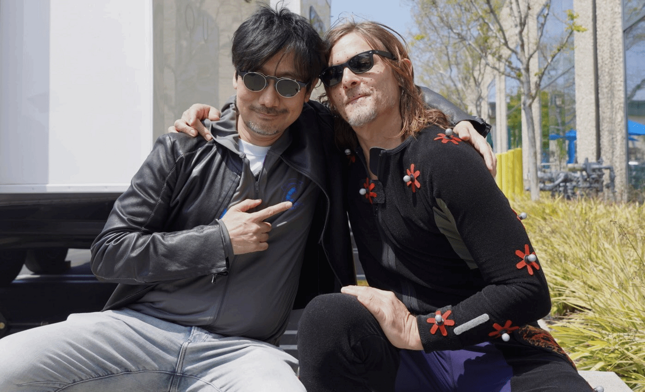 小岛秀夫和弩哥的合影.