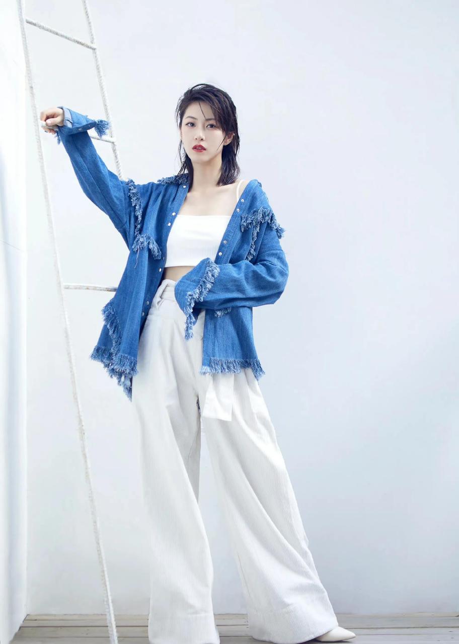 虽拥有北方姑娘特有的豪爽,但也不乏南方女孩的