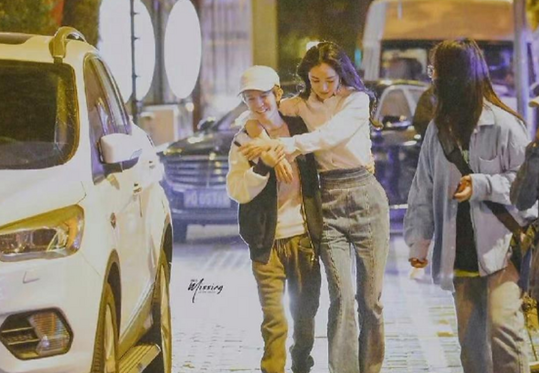 杨幂与郭敬明! 勾肩搭背,关系好也可以让他搂着腰!