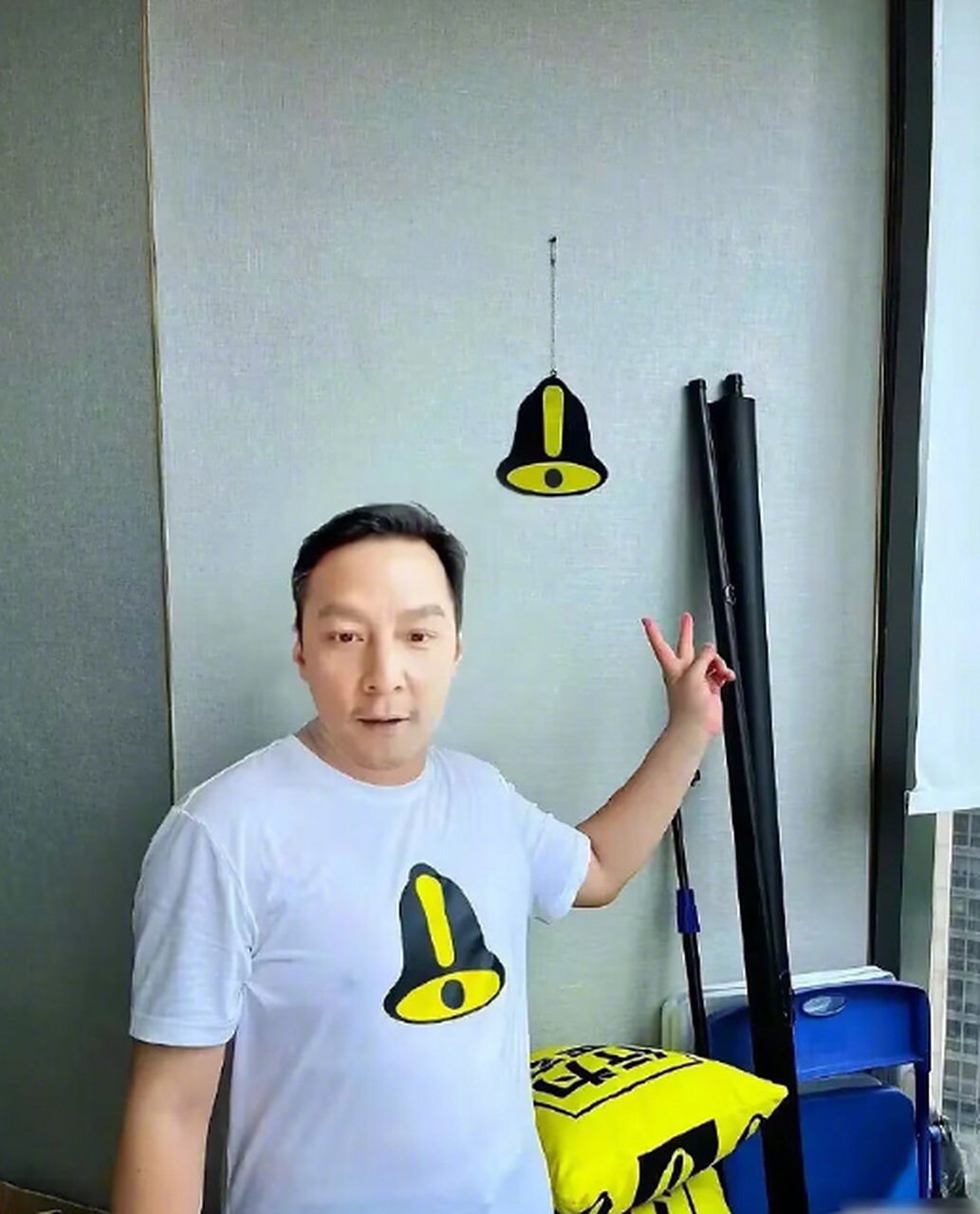 然而,今天有网友晒出吴彦祖的近照,证明之前的照片是p图.