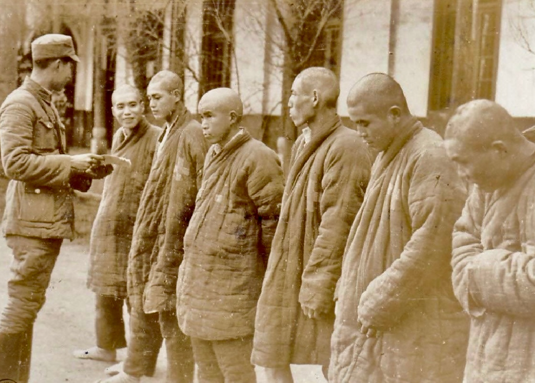 1939年,第一次长沙会战后,一脸轻松的鬼子俘虏!