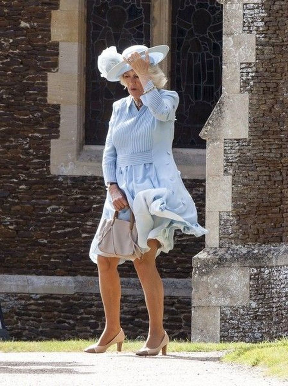 卡米拉这个造型是在学玛丽莲梦露吗?